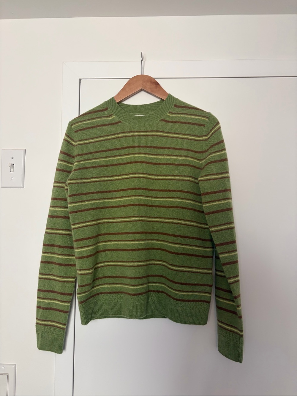 Banana Republic Lightweight Cashmere Crew-Neck Sweater Small